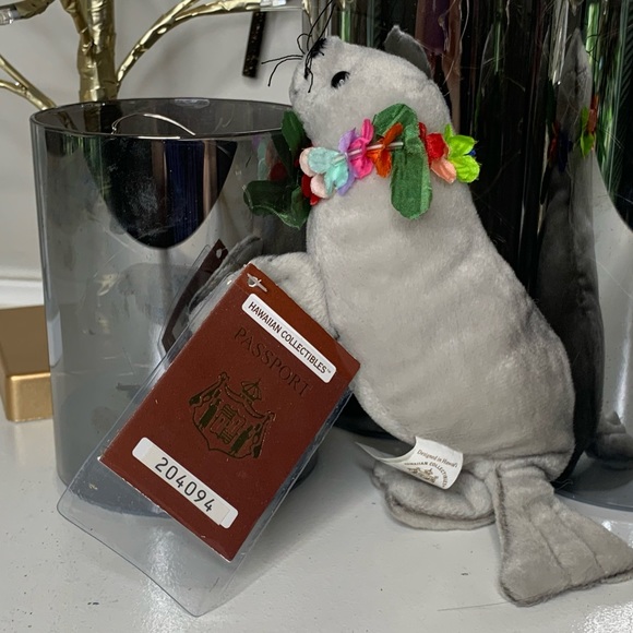 NWT Hawaiian collectables plush seal - Picture 3 of 3